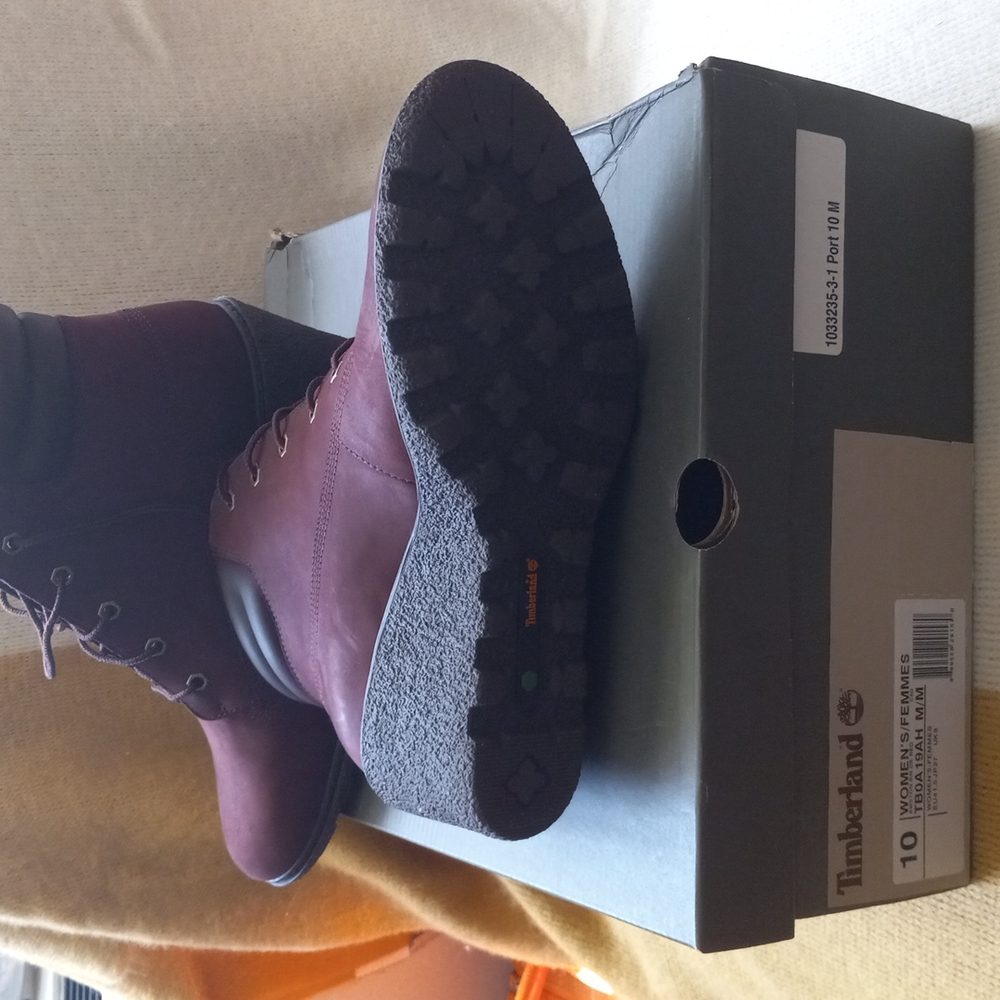 Women's Timberlands  Wine Size 10